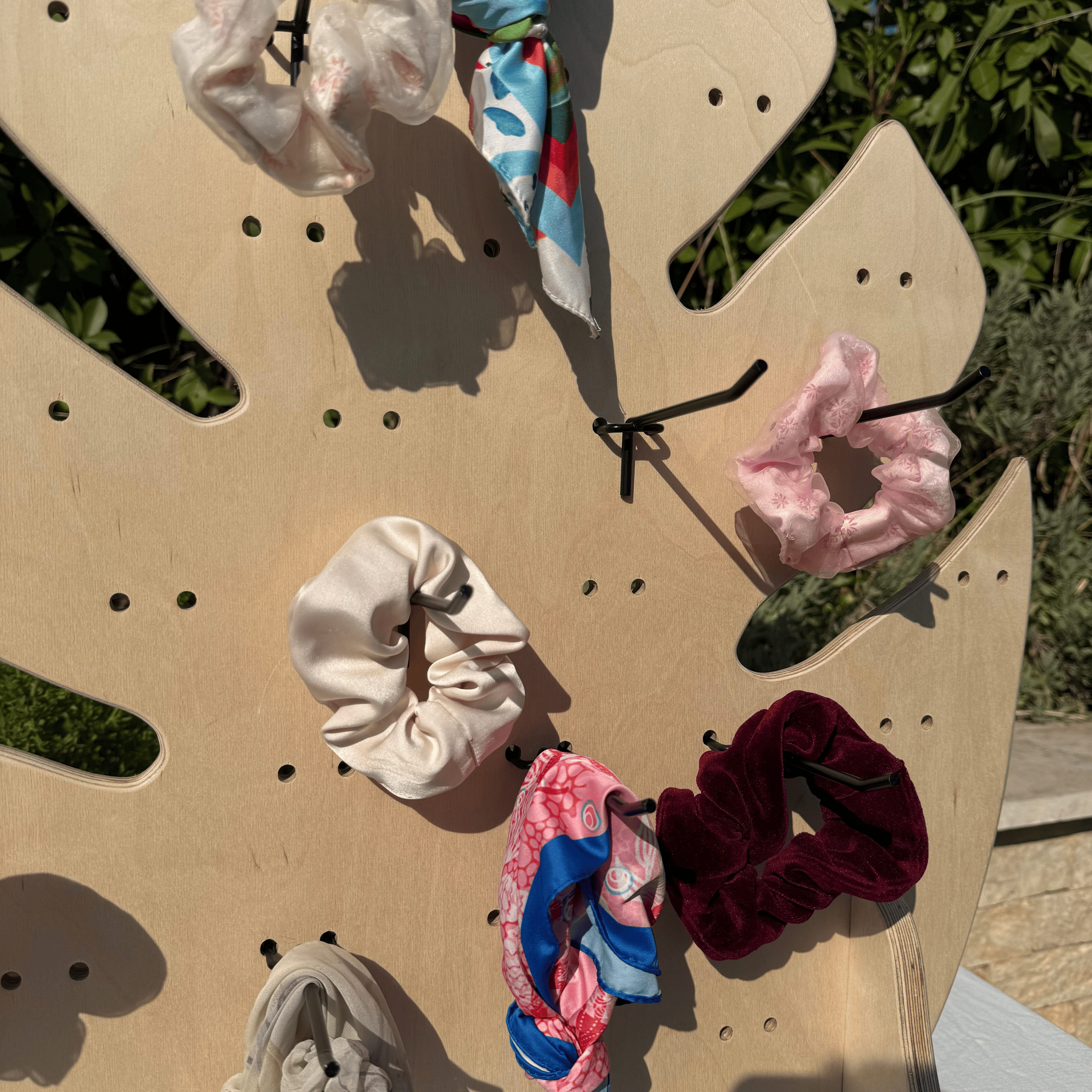 Monstera Pegboard Masaüstü Ürün Teşhir Standı + Metal Askılar