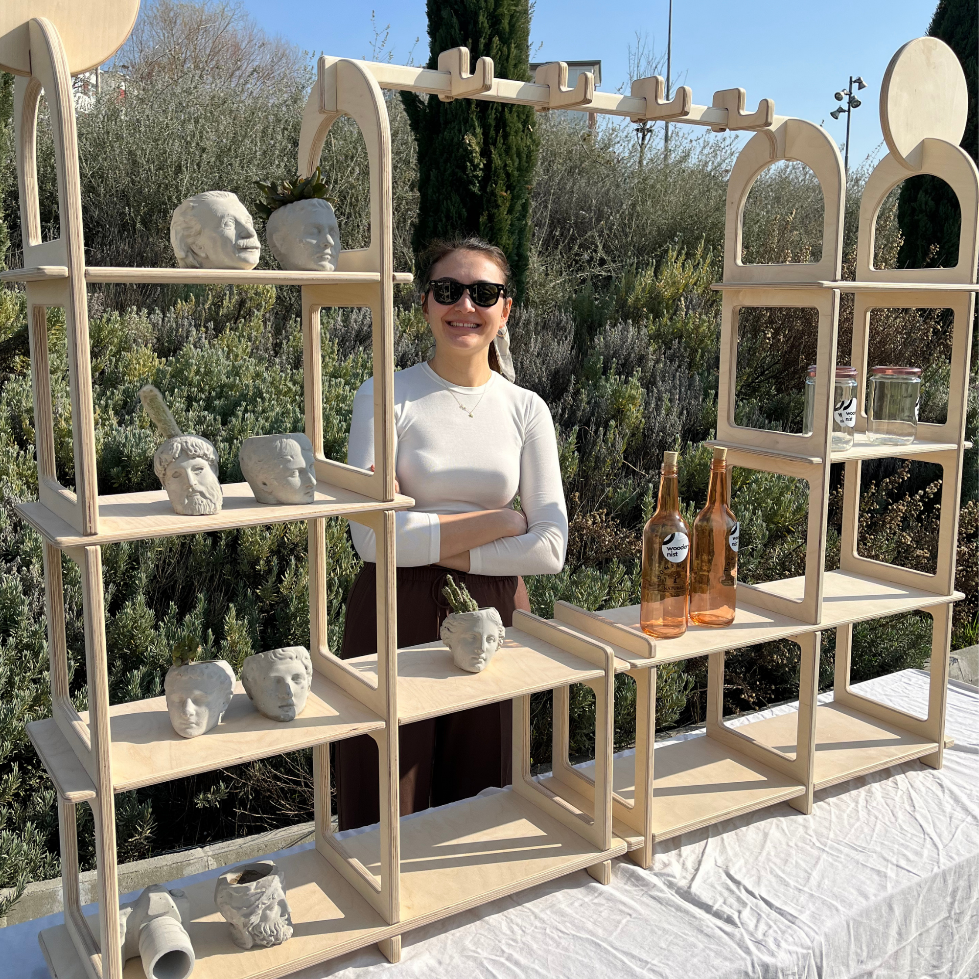 Framely Portatif Ahşap Masaüstü Ürün Teşhir Standı – Pop-Up Market Kasa & Satış Standı