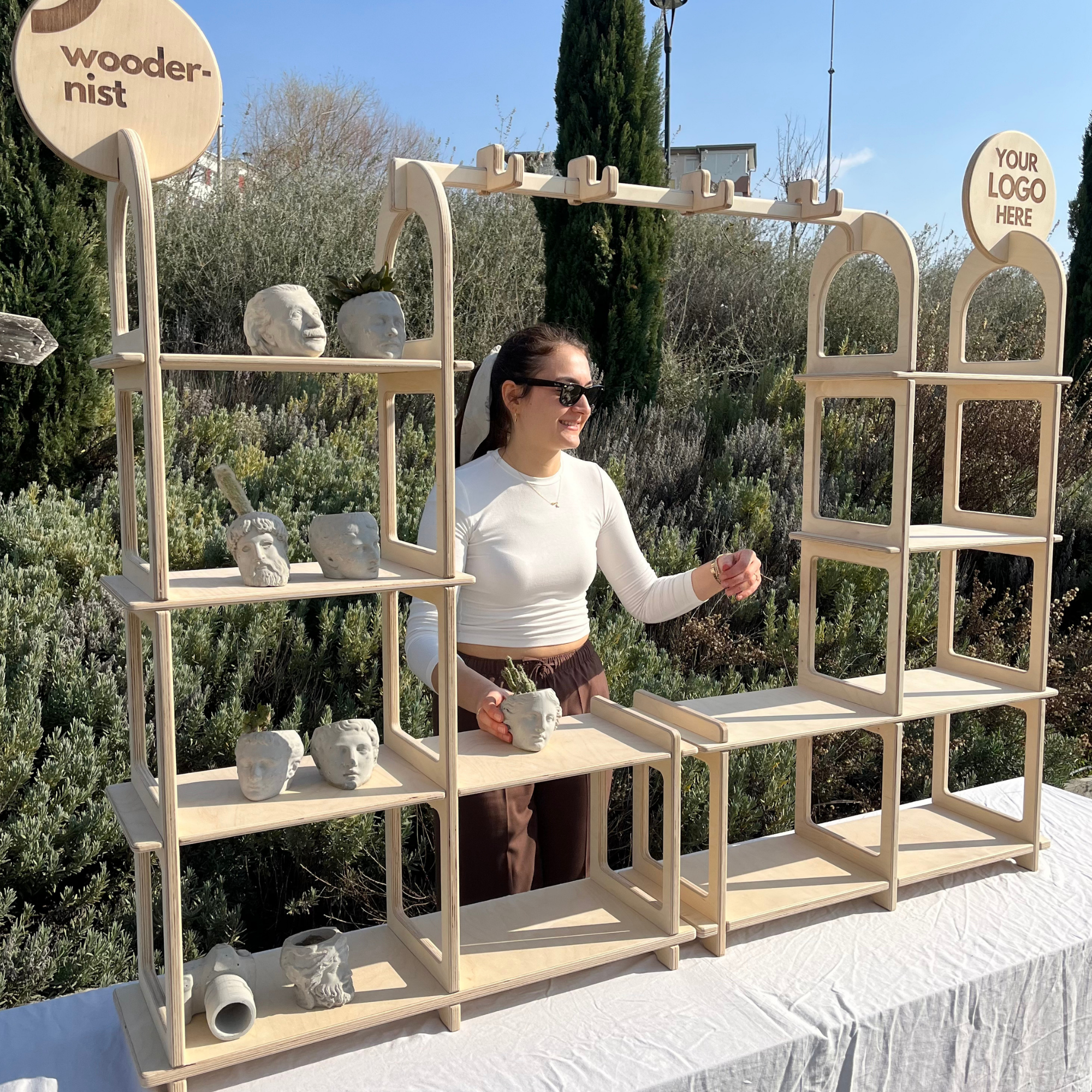 Framely Portatif Ahşap Masaüstü Ürün Teşhir Standı – Pop-Up Market Kasa & Satış Standı