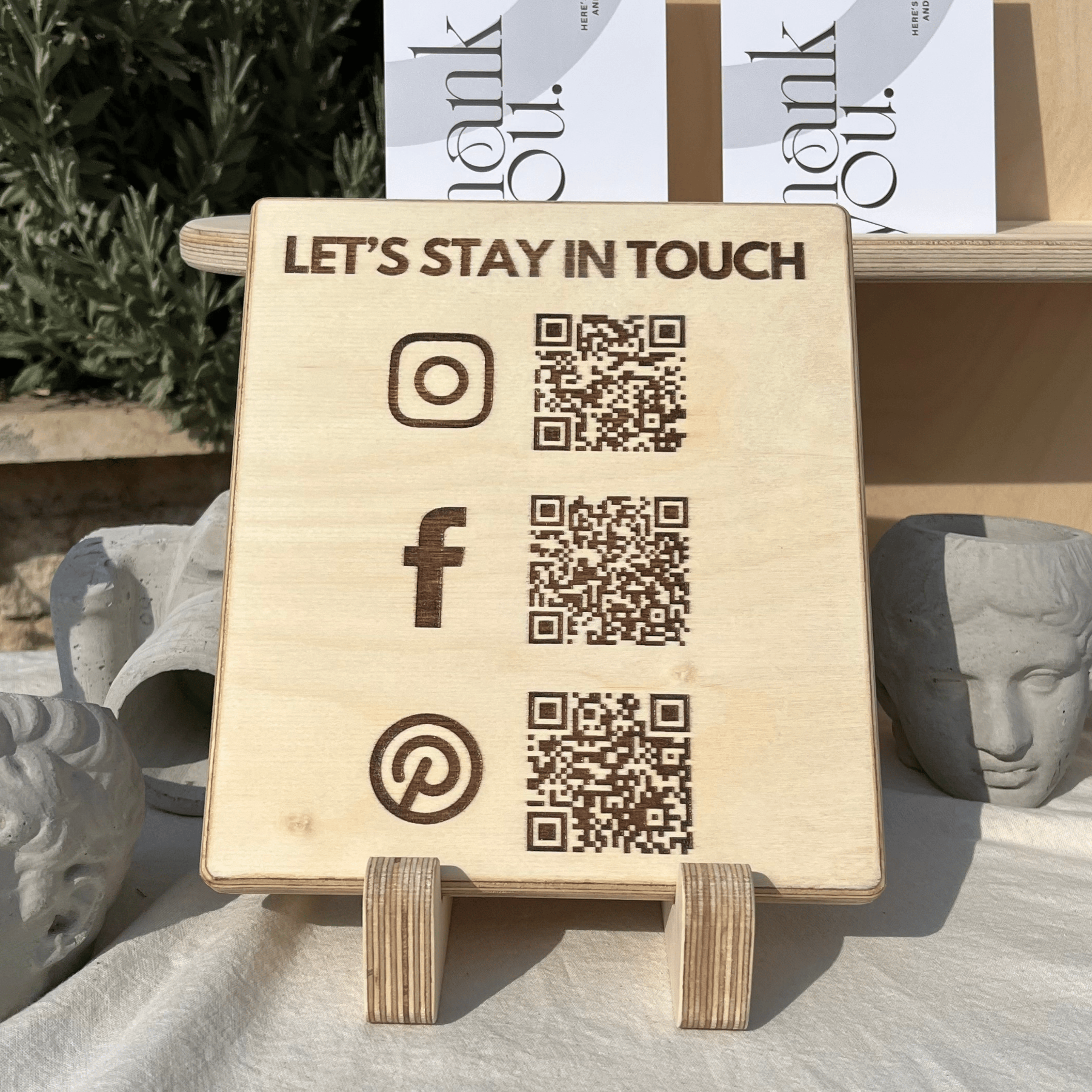 Kişiselleştirilebilir Dikdörtgen Ahşap Eğimli Kare Kod Tabelası – Sosyal Medya & QR Ödeme  Standı
